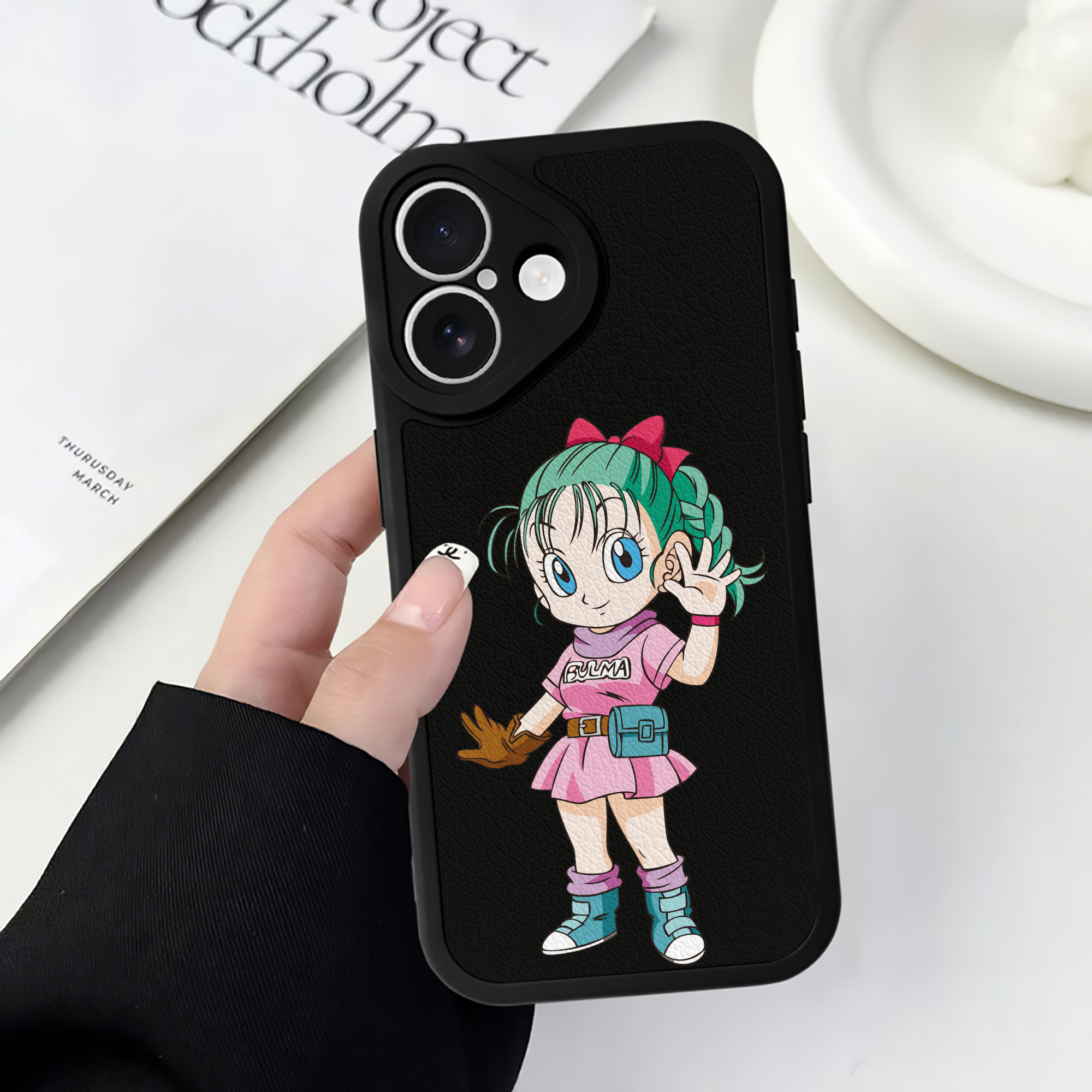（画像用） ドラゴンボール ブルマ DRAGON BALL Bulma 【iPhone 16シリーズ対応】シリコンスマホケース（レザー調） 材質：シリコン